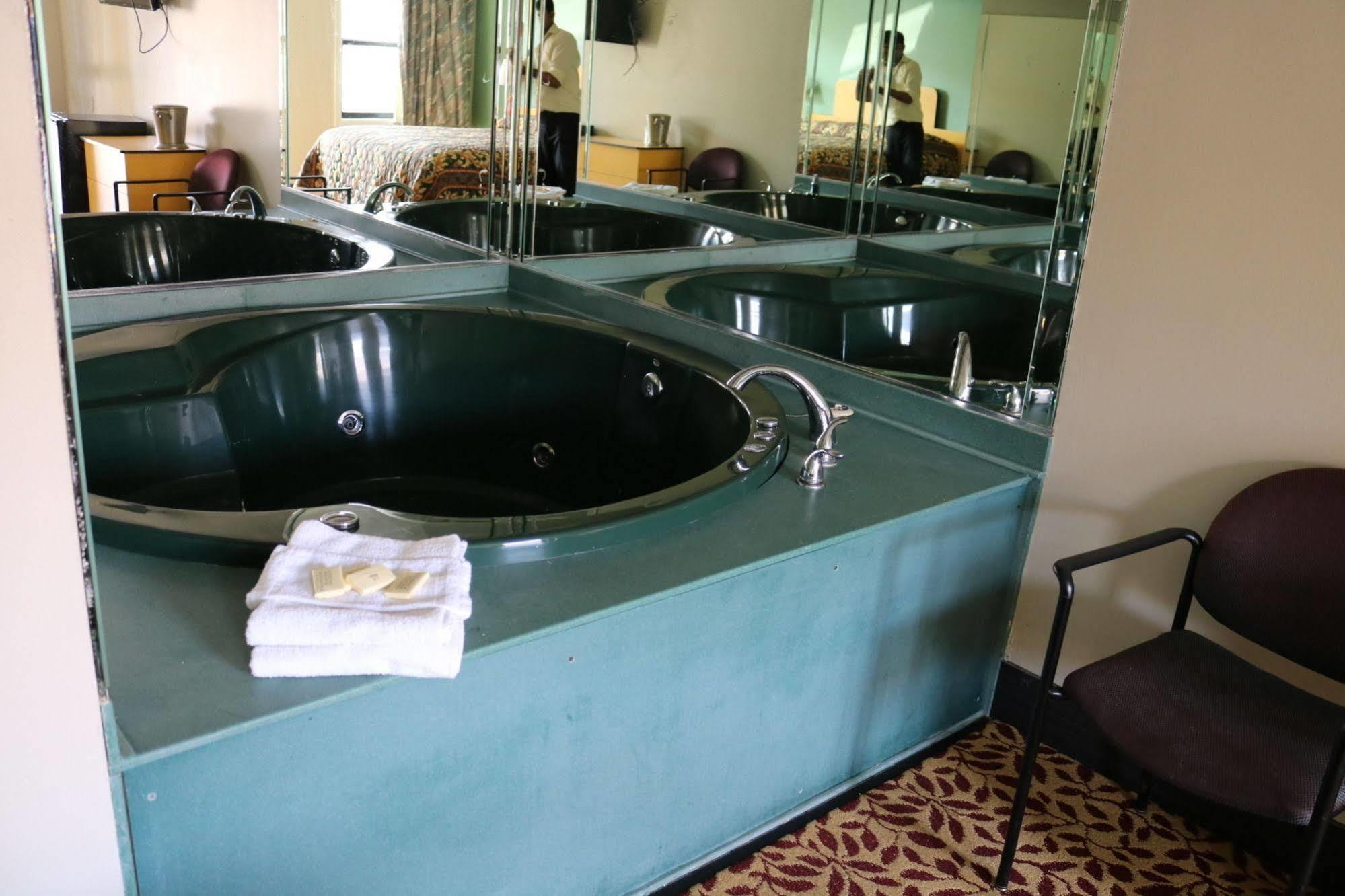 Miami Inn & Suites โอ๊คลอน ภายนอก รูปภาพ