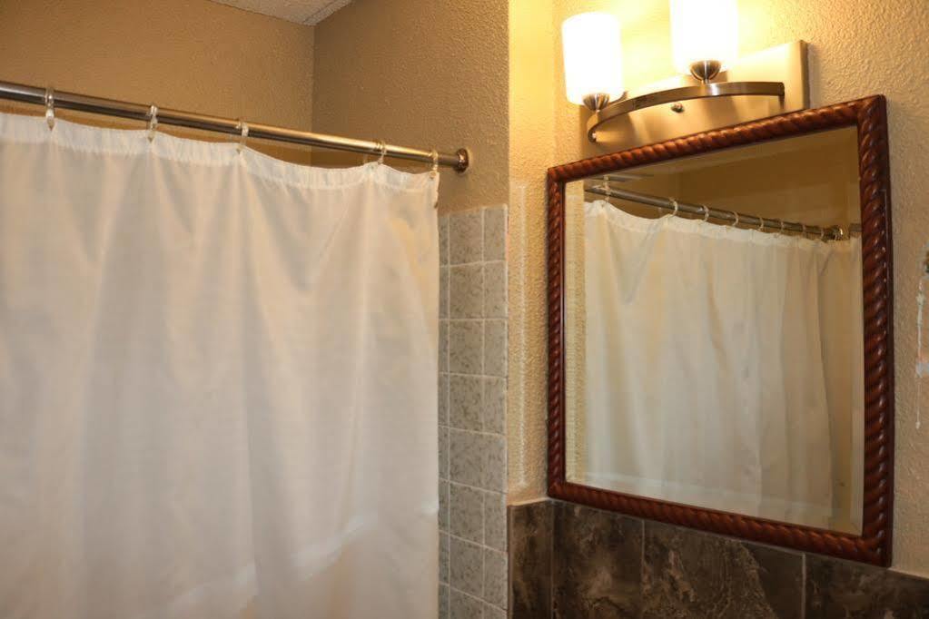 Miami Inn & Suites โอ๊คลอน ภายนอก รูปภาพ