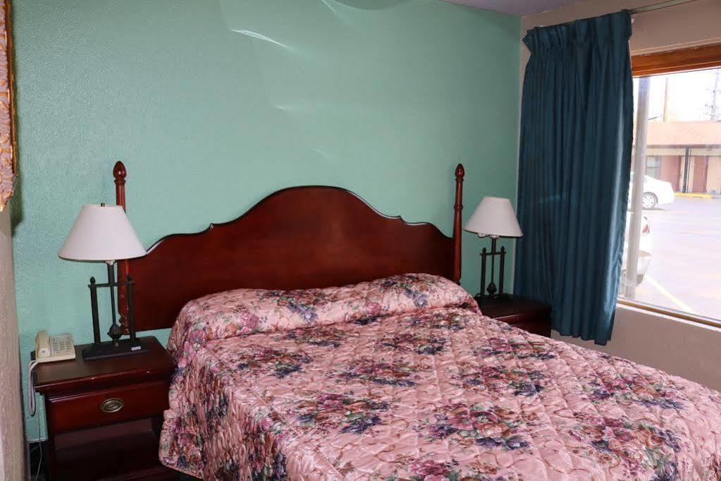 Miami Inn & Suites โอ๊คลอน ภายนอก รูปภาพ
